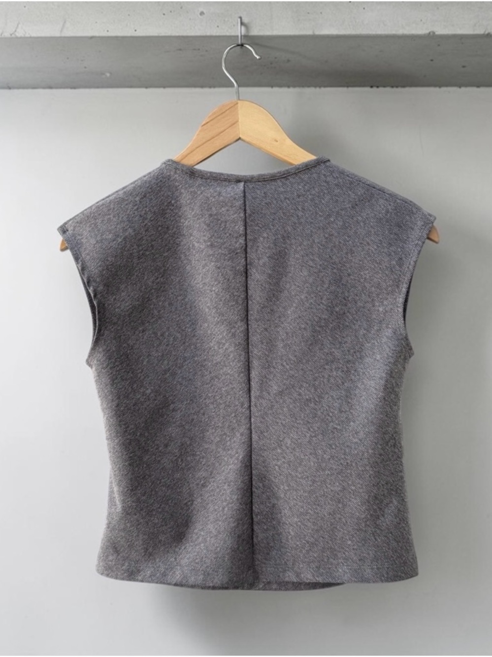 Athleta Women’s Gray Knit Stretch Top with Side Rouching! Small! - Picture 2 of 8